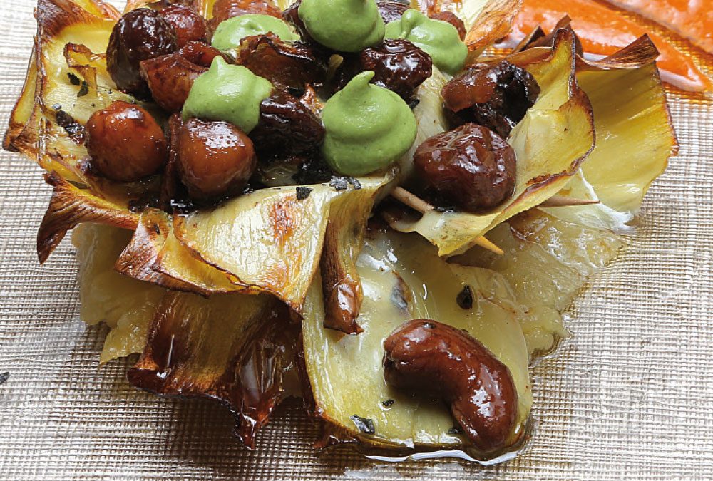 Alcachofa a la brasa con guiso de frutos secos y mostaza de finas hierbas