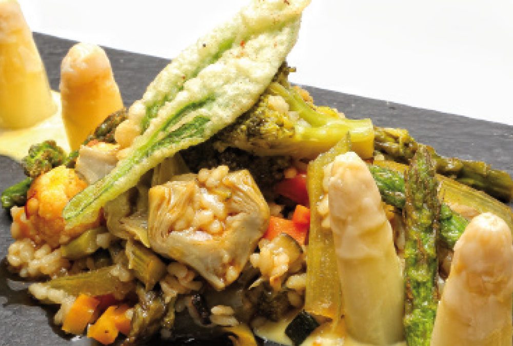 Arroz a la hoya de Huesca con verduras y crema de azafrán