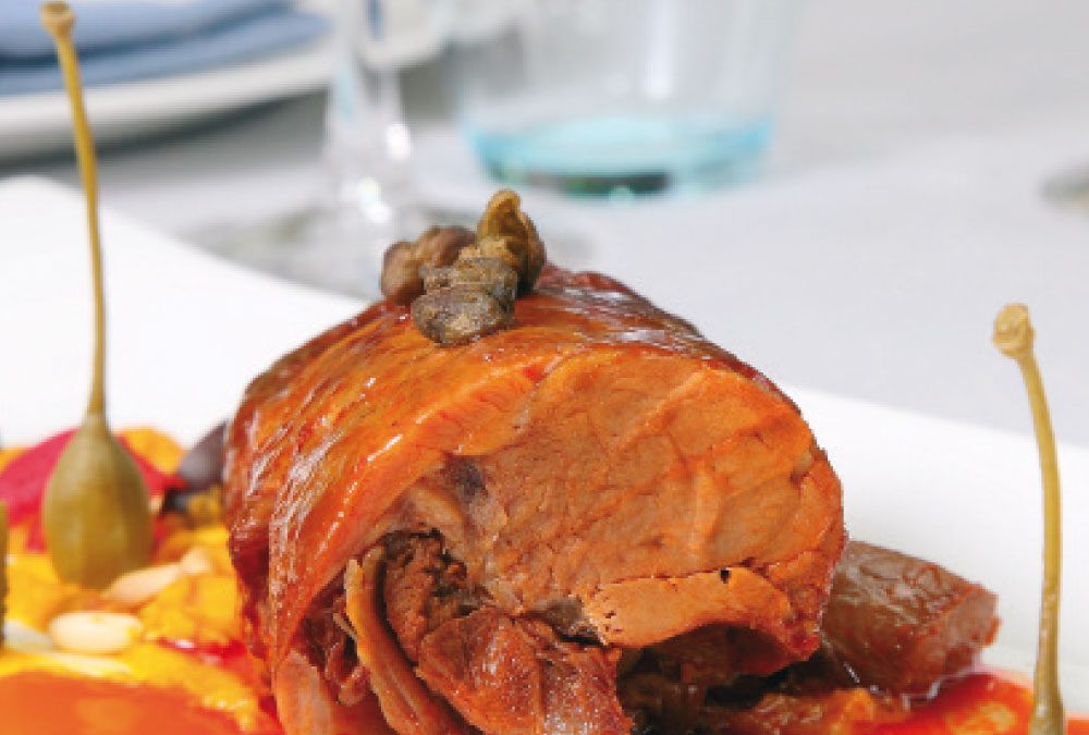 Pollo ecológico del Cinca en guiso de cebolla, corte de su pechuga escabechada, gofre de paté de sus interiores