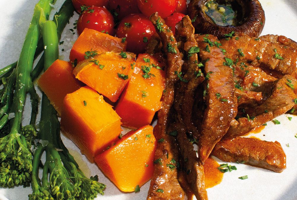 Ternera strogonoff con champiñones asados con calabaza, cherrys y bimi al vapor
